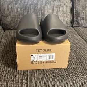 Adidas Yeezy Slides “Onyx”